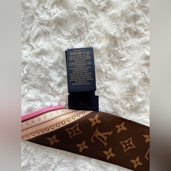 Louis Vuitton Twilly - Picture 4 of 5